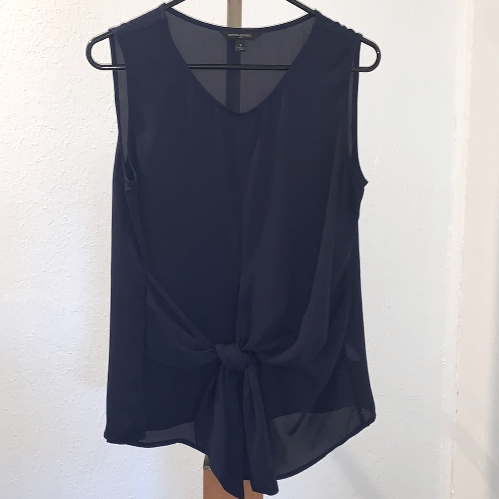 💥 Banana Republic sleeveless top with knot on front side - Picture 2 of 9